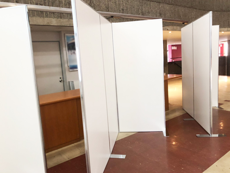 千葉文化会館でクロスパネルを使用