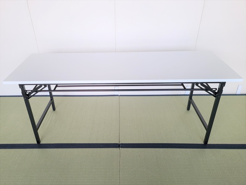 折りたたみホワイトテーブル（フチなし）W1,800×D450 イメージ
